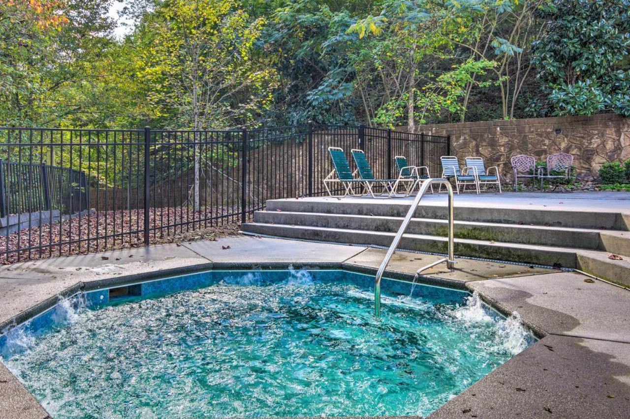 Dog Friendly, Romantic Mtn Getaway Hot Tub Pool Gatlinburg Esterno foto