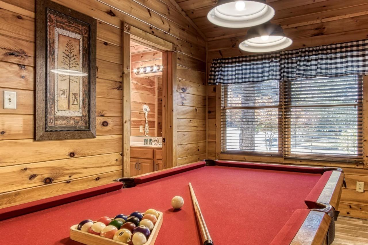 Dog Friendly, Romantic Mtn Getaway Hot Tub Pool Gatlinburg Esterno foto