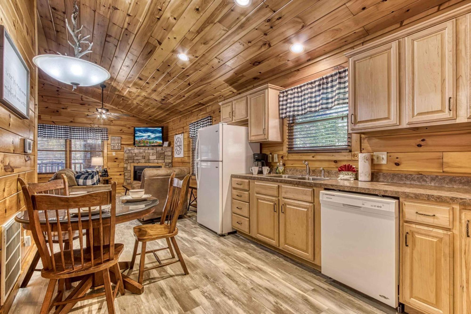 Dog Friendly, Romantic Mtn Getaway Hot Tub Pool Gatlinburg Esterno foto