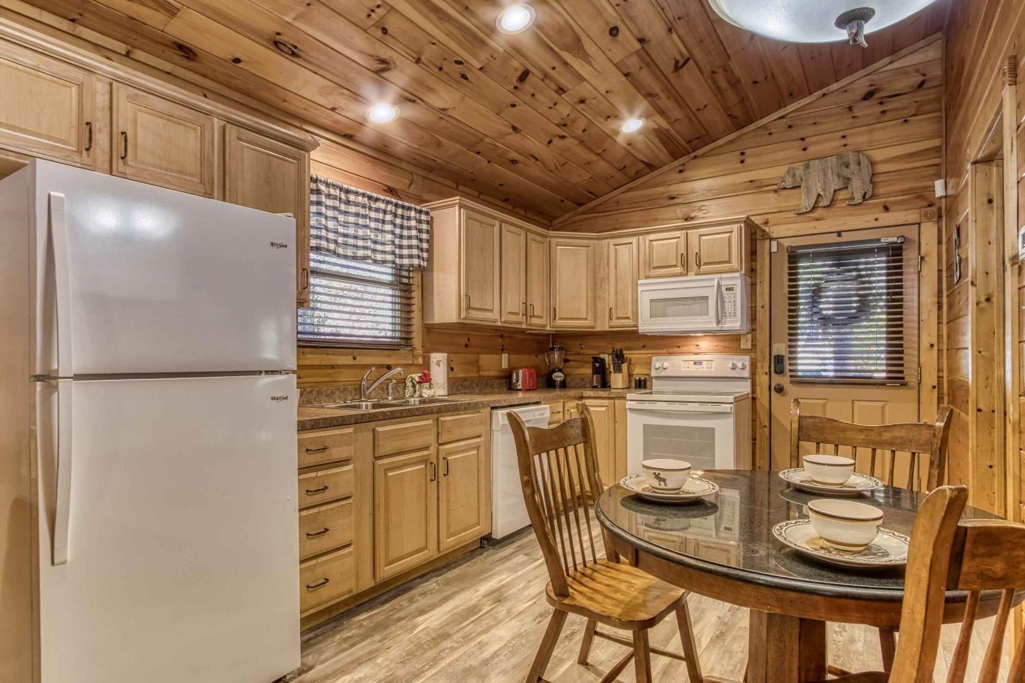 Dog Friendly, Romantic Mtn Getaway Hot Tub Pool Gatlinburg Esterno foto
