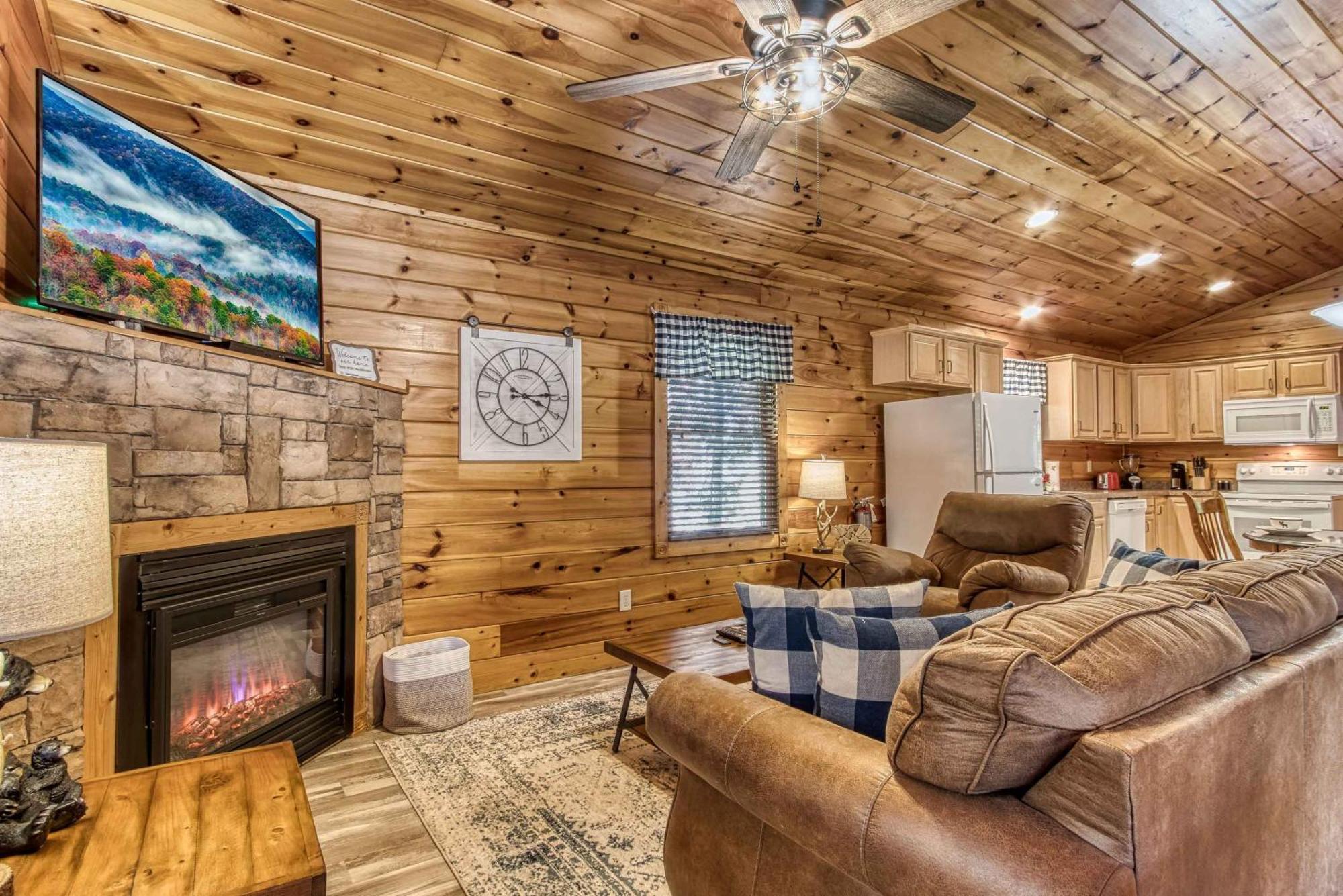 Dog Friendly, Romantic Mtn Getaway Hot Tub Pool Gatlinburg Esterno foto